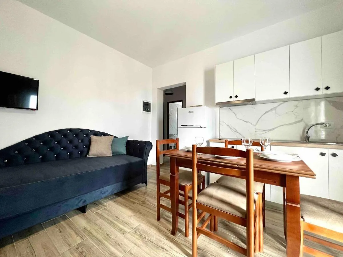 Rose Apartments كساميل ألبانيا