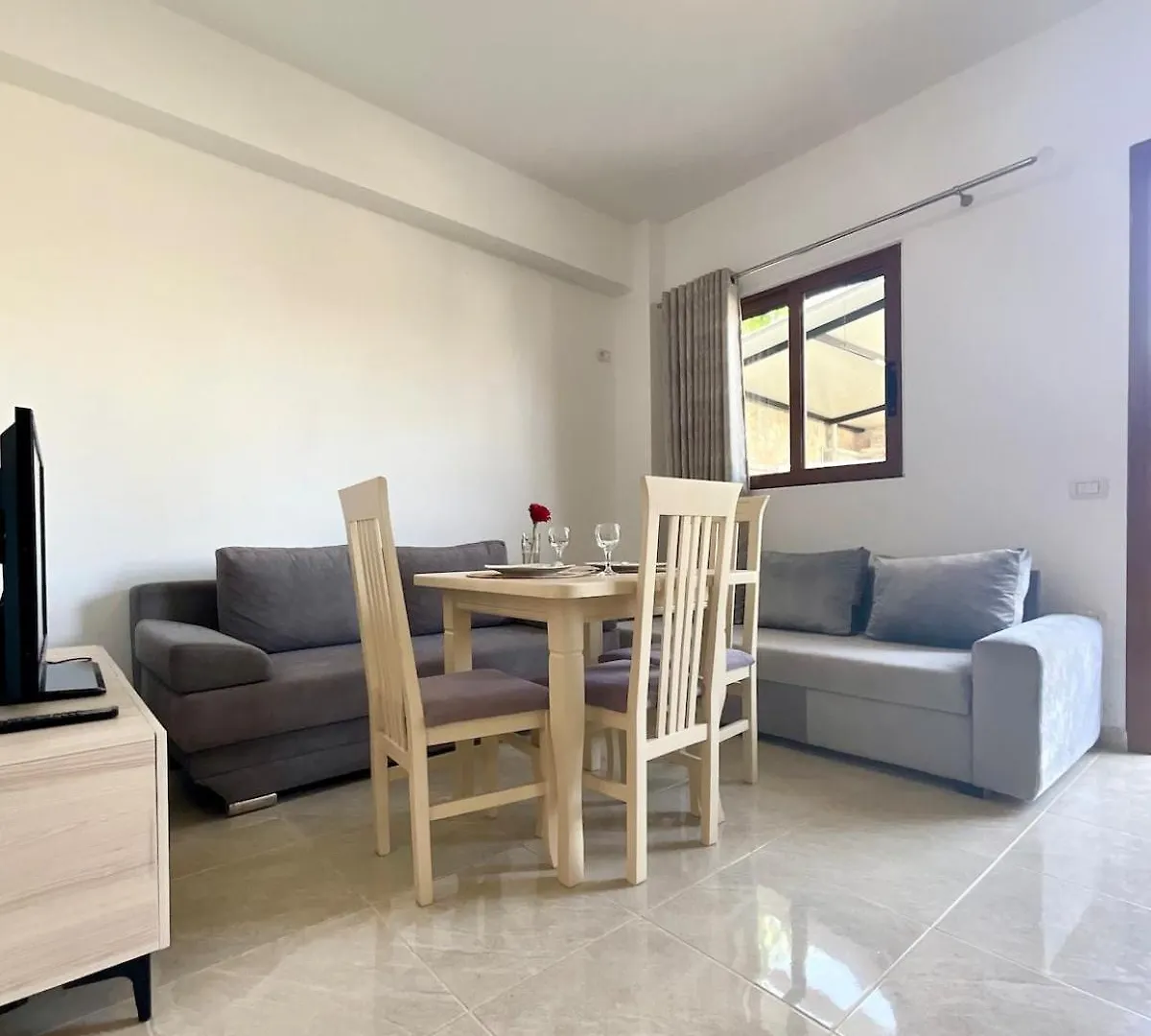 Rose Apartments كساميل 0*,  ألبانيا